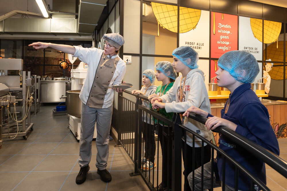 wat te doen in Gouda: proef een verse siroopwafel